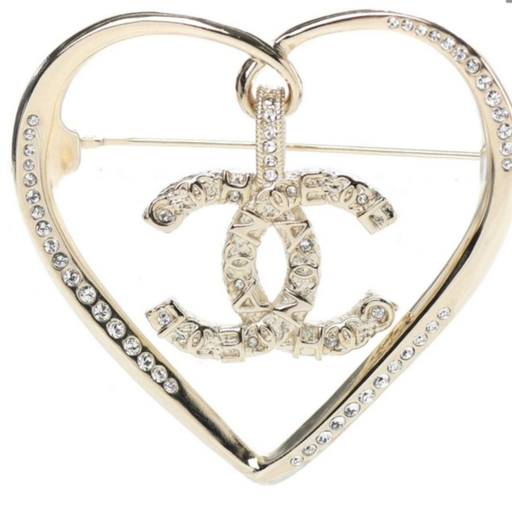 2002 CHANEL Crystal CC Logo Heart Brooch in Gold